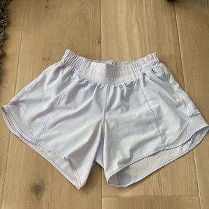 Lululemon Hotty Hot LR Short 4” Lined